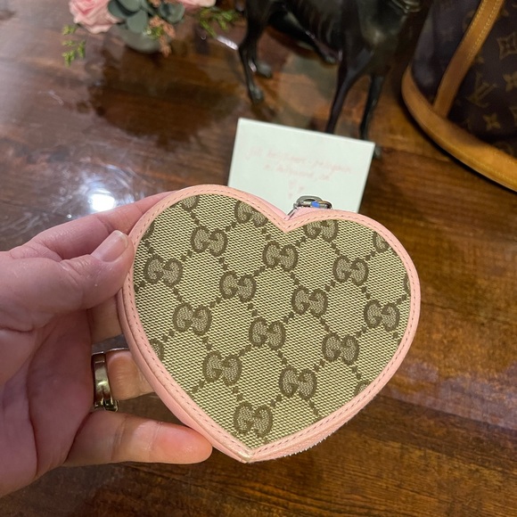 Gucci Heart-Shaped Coin Pouch / Wristlet / Micro Bag - Picture 3 of 15